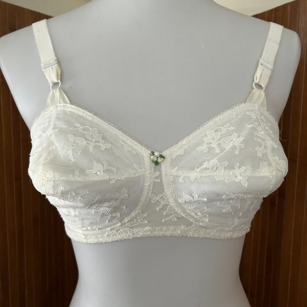 Vintage 80s Olga White Lace Bra Style 360 Size 34C Classic Lingerie